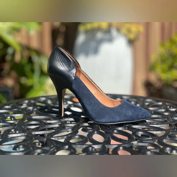 Madewell — The Maddie Navy Suede & Black Leather Pump - Picture 2 of 7